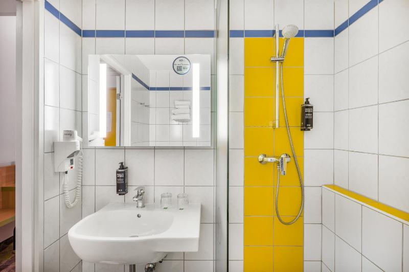 family room with one double and one single bed image 3