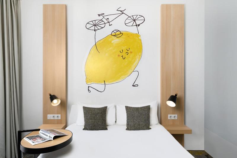 Standard Double Room image 2