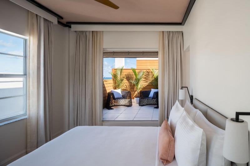 Premium Queen Room Partial ocean view roof top Terrace image 1