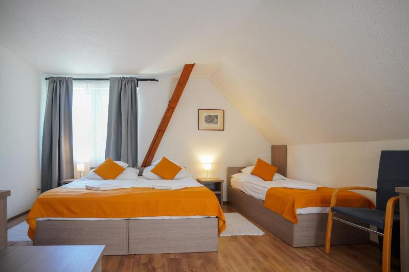 Superior Quadruple Room image 1