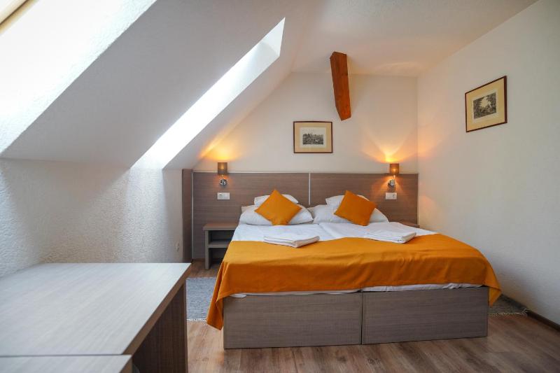 Standard Queen Room image 1