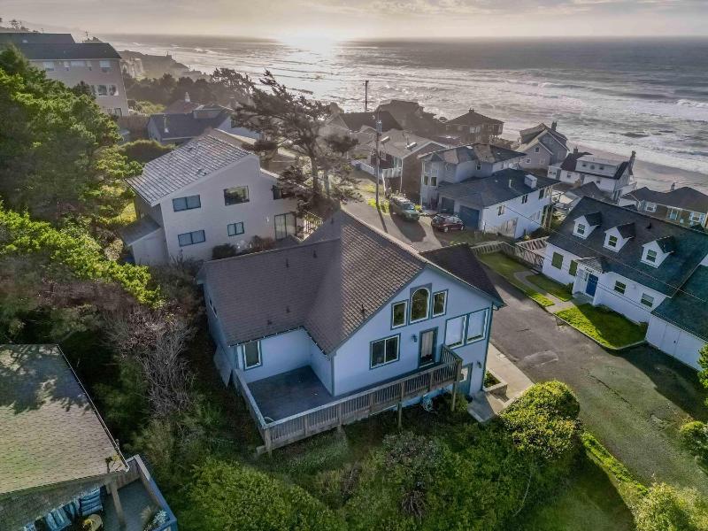Lincoln City Beach House - image 8