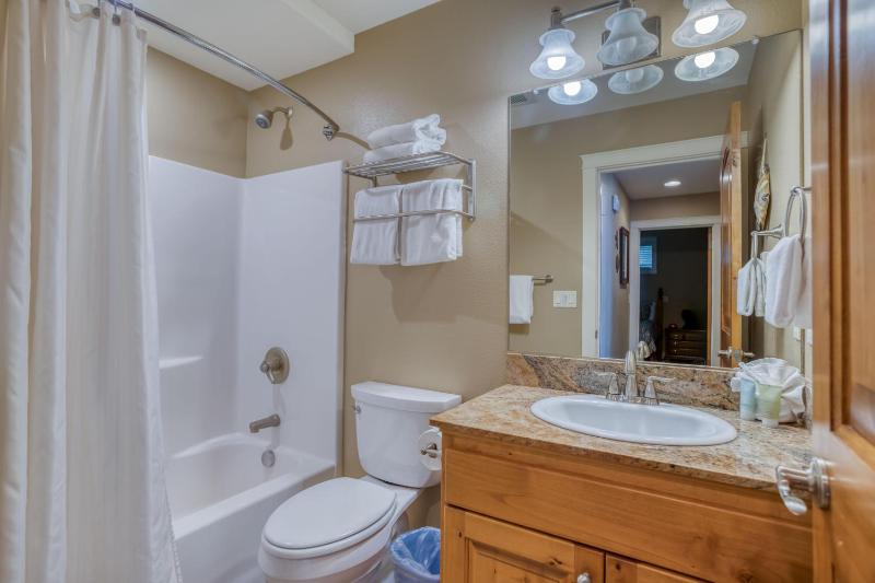 Lincoln City Beach House - image 15