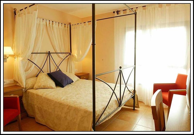 Double or Twin Room image 2