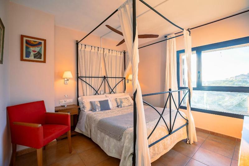Double or Twin Room image 3