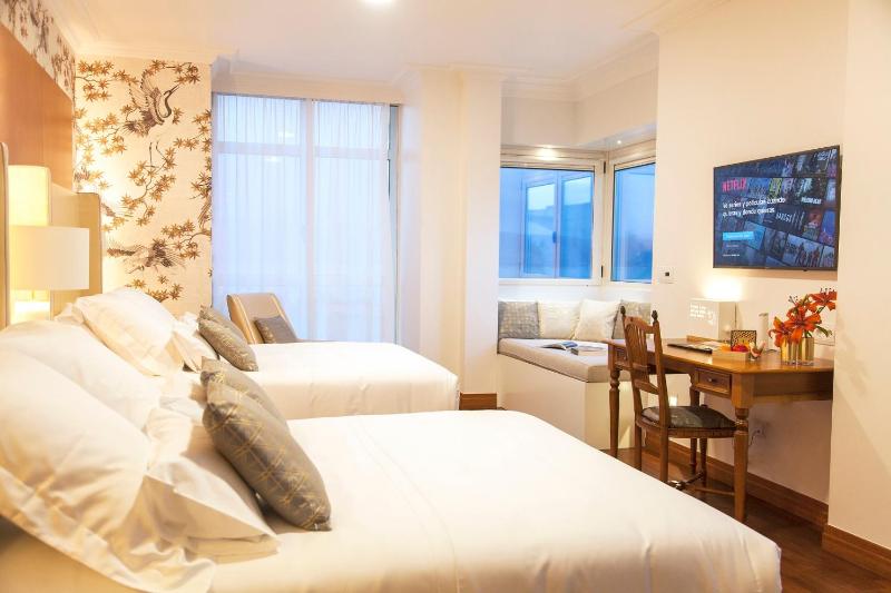 Queen Suite with Terrace and Sea View with two beds image 1