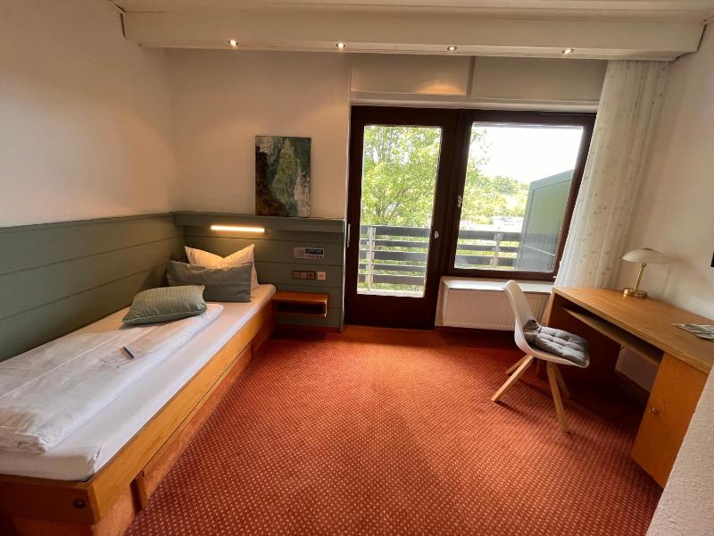 Single Room image 4