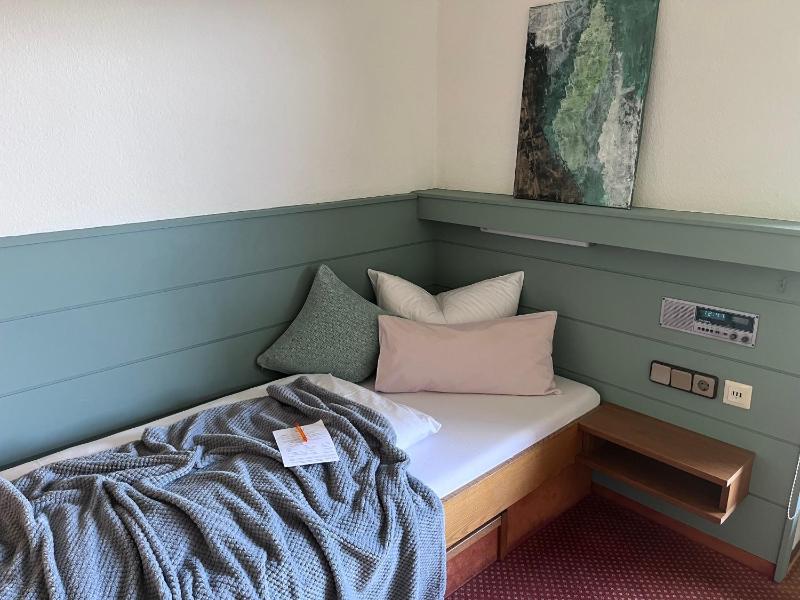 Single Room image 3