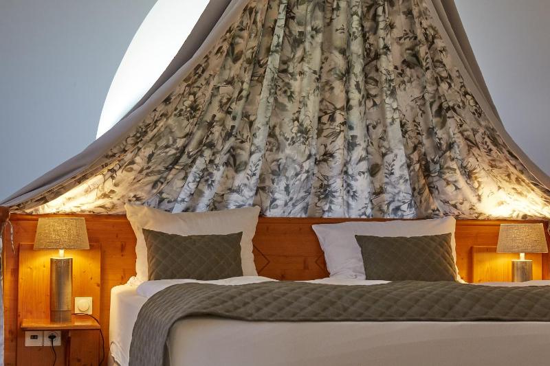 Romantic Suite image 3