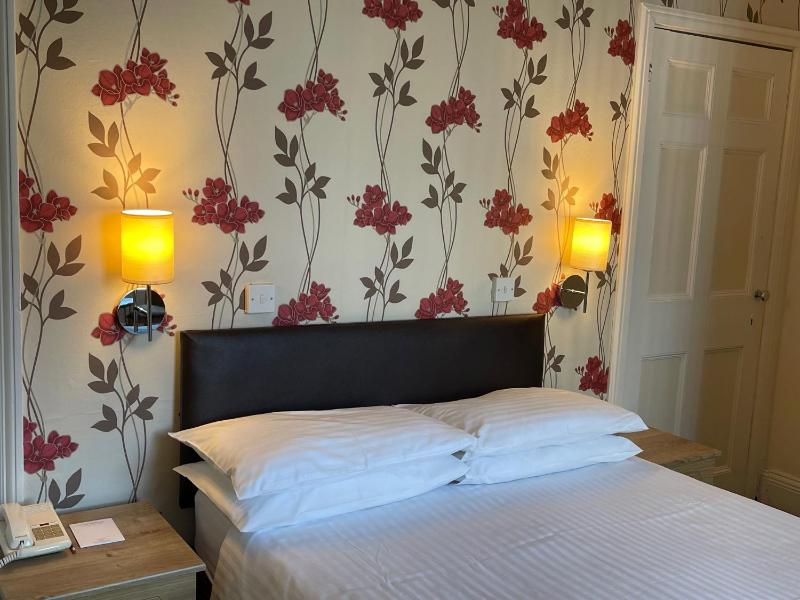 Double Room with Sea View image 2