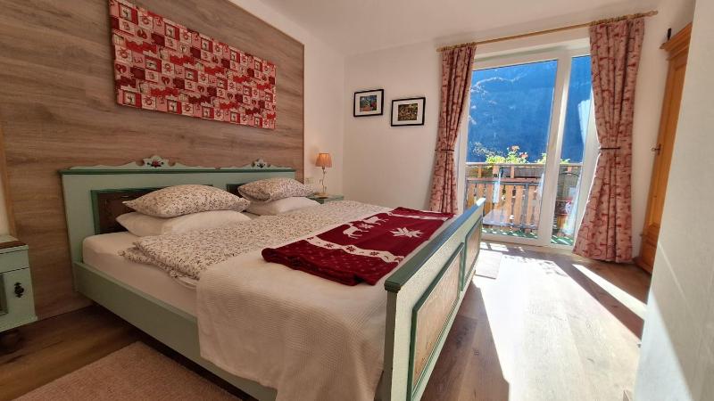 Double Room with Balcony image 2