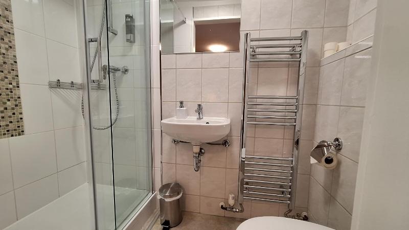 Small Double Room image 3