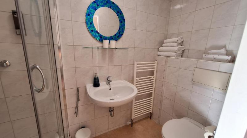 Double Room with Balcony image 4