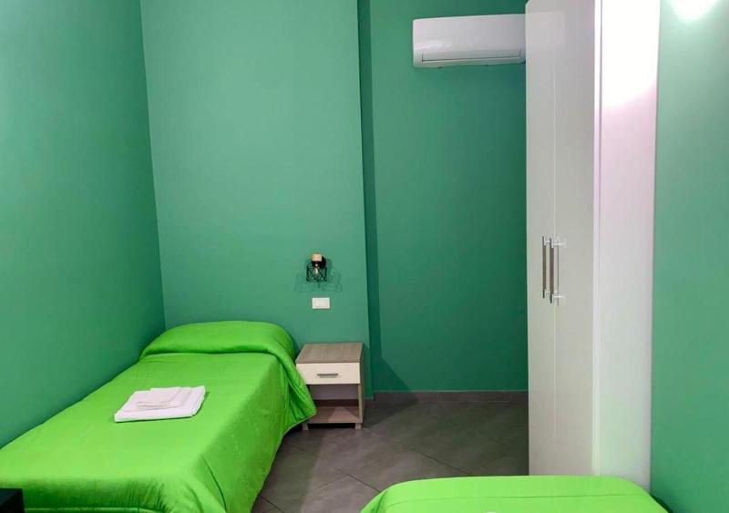 Twin Room with Private External Bathroom image 3