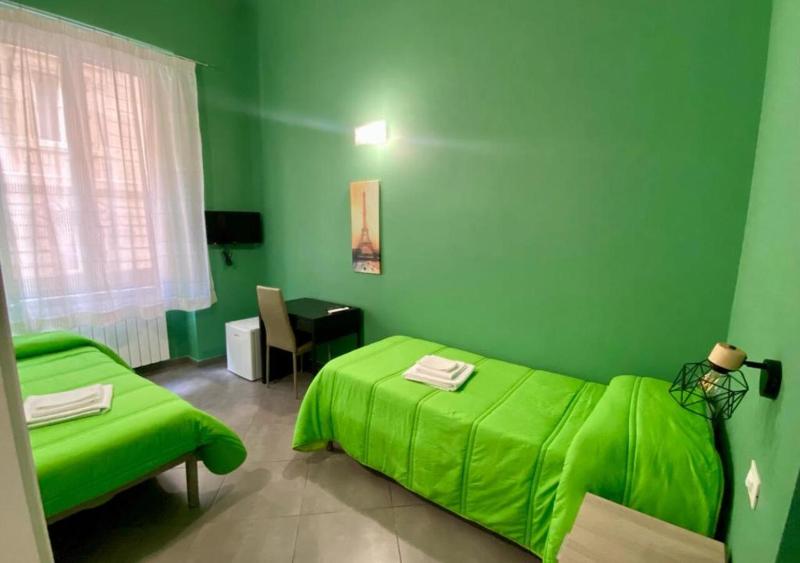 Twin Room with Private External Bathroom image 1