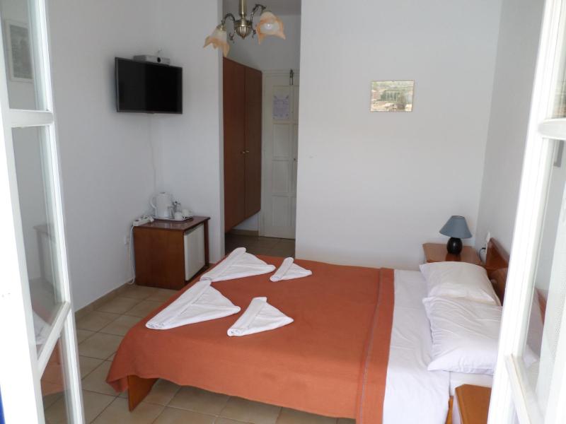 Double Room with Sea View image 4