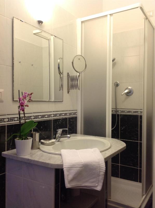 Economy Single Room image 3