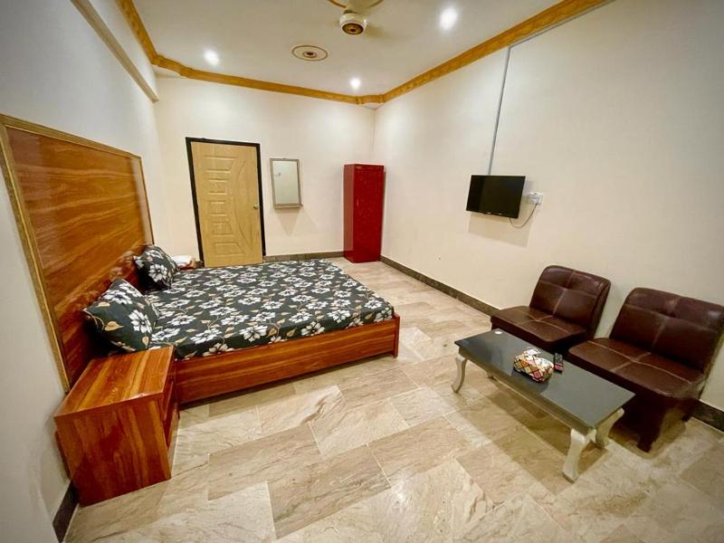 Double Room image 3