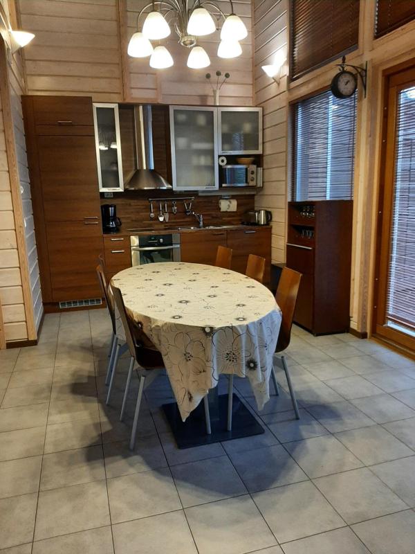 Three-Bedroom Apartment with Sauna and Private Garden View image 3