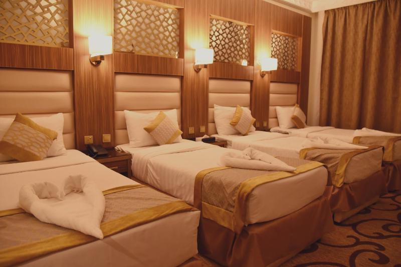 Classic Quadruple Room image 3