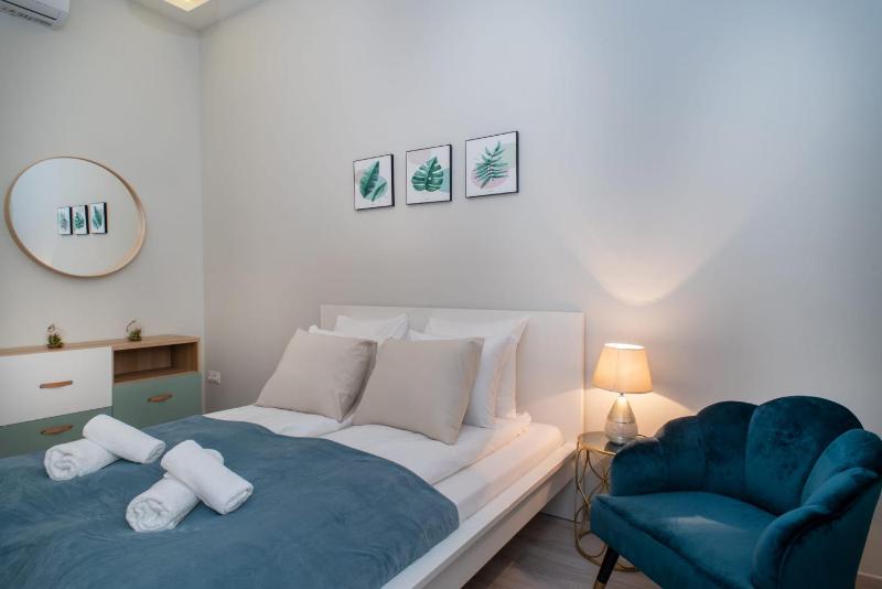 Very central NEW and large AC apartment - image 3