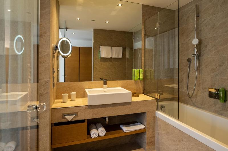 Premium Double Room with Mountain View image 3