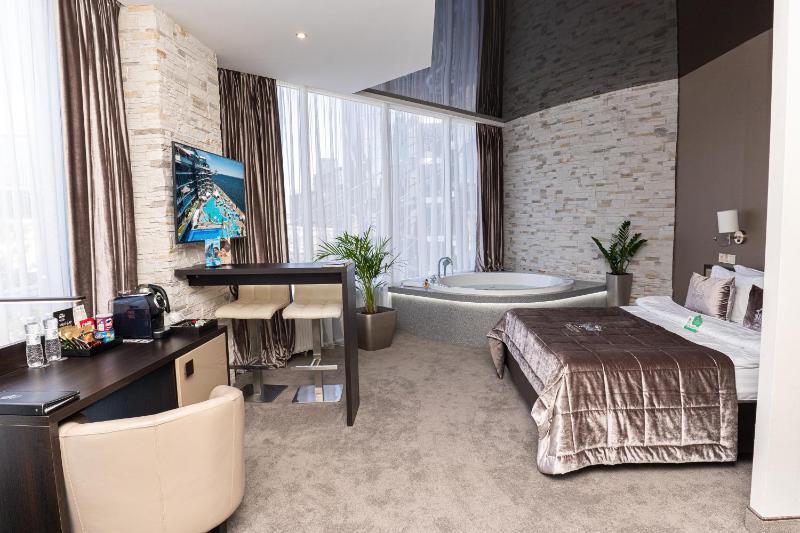 Suite, City View image 1