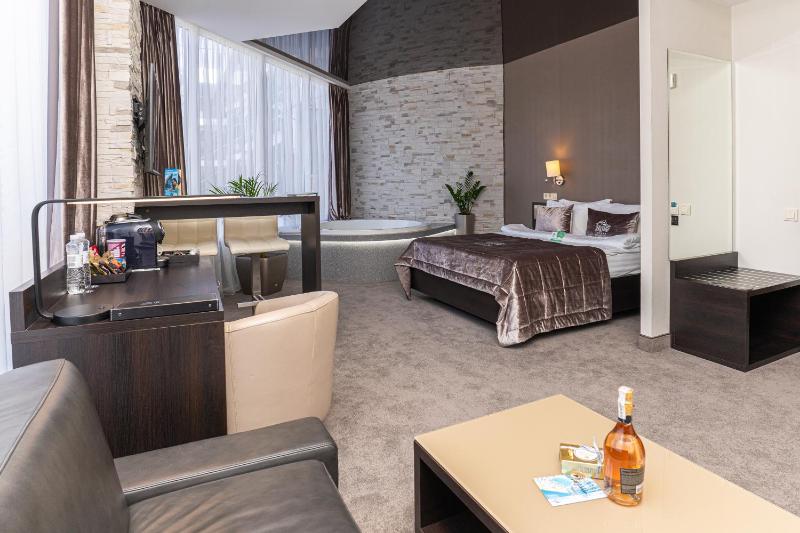 Suite, City View image 4