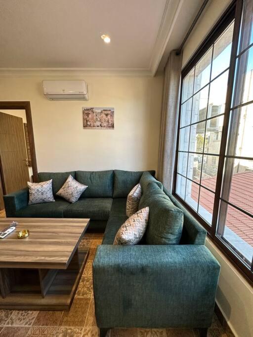 One-Bedroom Apartment image 1