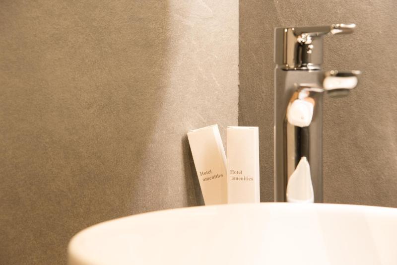 Deluxe Twin Room image 4