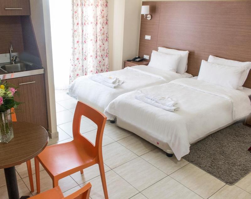 Twin Room with Balcony image 3