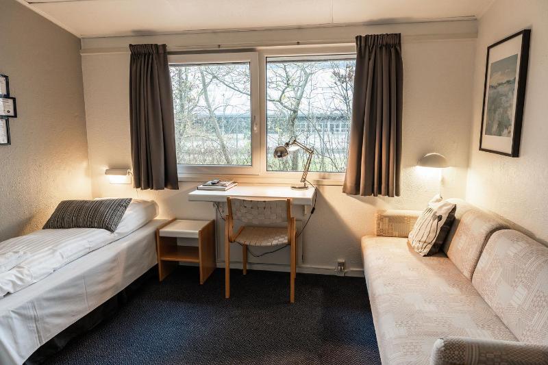 Twin Room image 1
