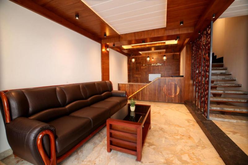 ARIAT AVENUE - image 15