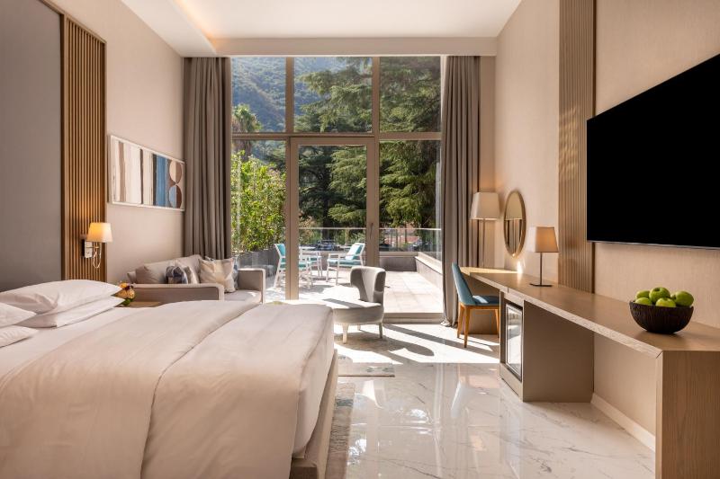Premium Room with One King and One Twin Bed image 4