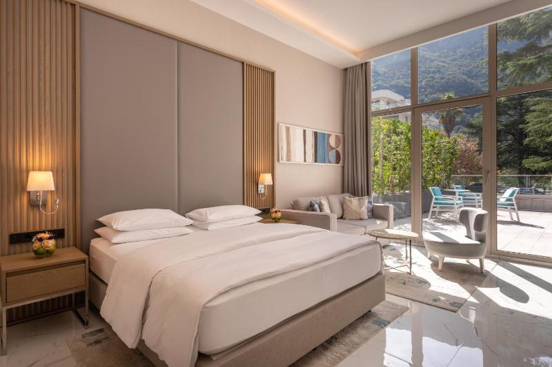 Premium Room with One King and One Twin Bed image 1