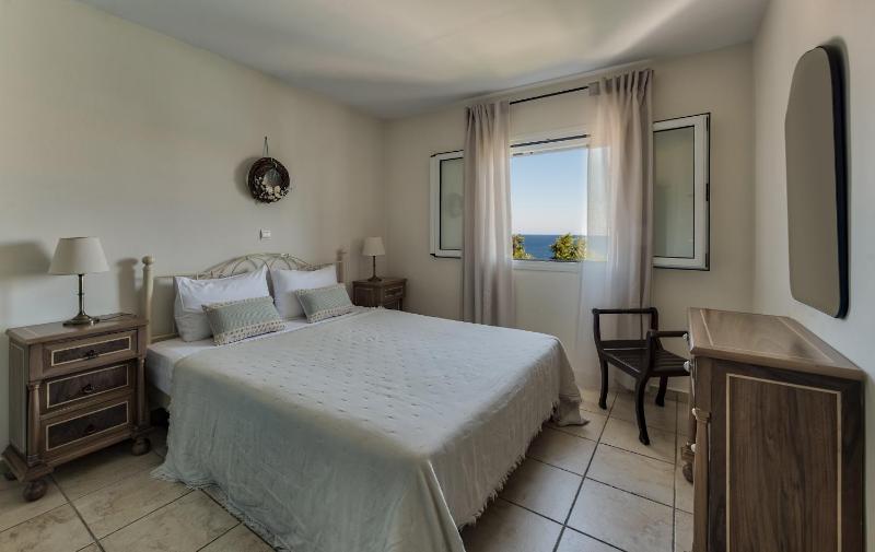 Classic Two Bedroom Apartment with Garden View or Sea View image 1