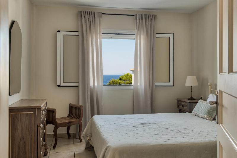 Classic Two Bedroom Apartment with Garden View or Sea View image 3
