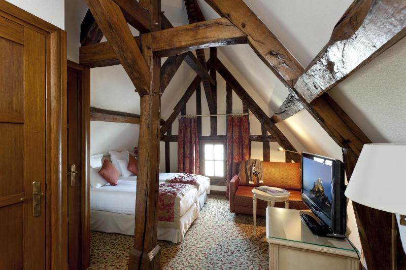 Superior Twin Room with Sea View image 3