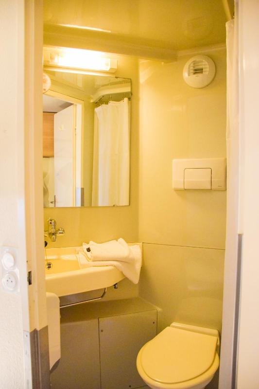 Double Room image 3