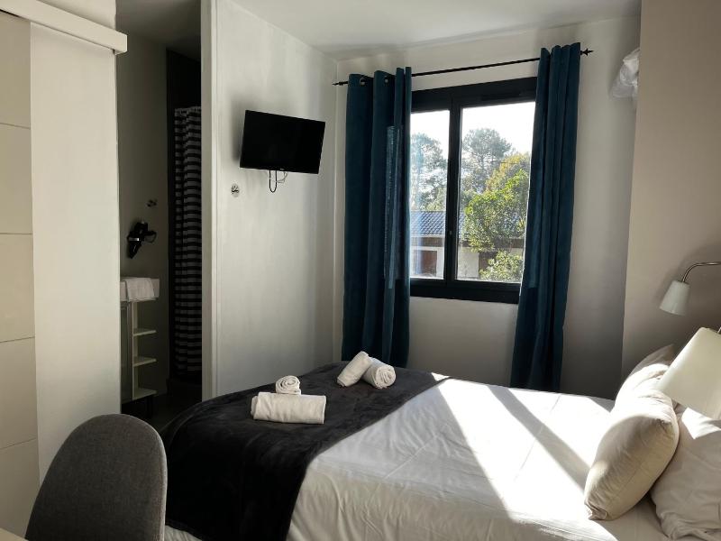 Double Room with Garden View image 1