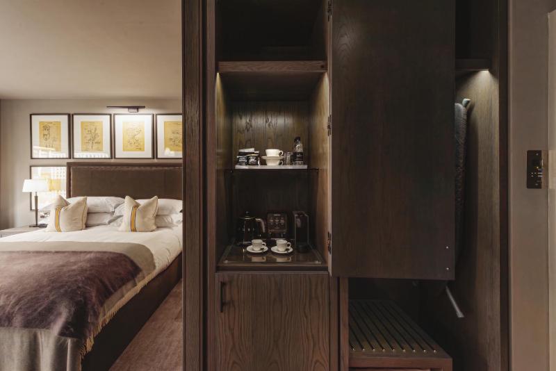King Room with Garden View image 4