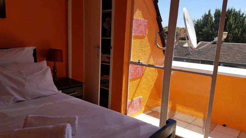 Best Location borehole water FREE WIFI 5min to CBD - image 14