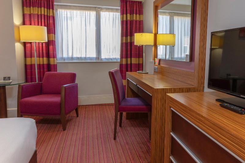 Classic Double Room image 4