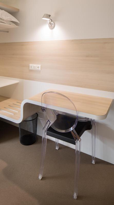 Twin Room image 4