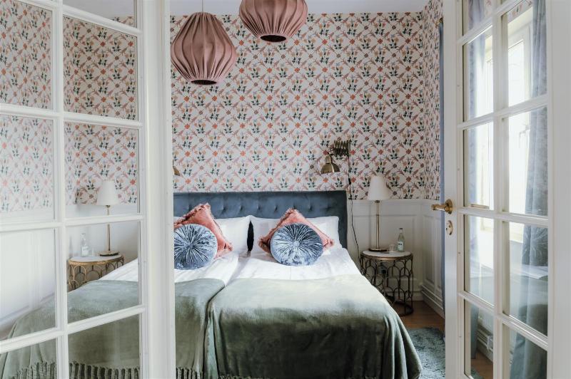 One-Bedroom Suite with Sofa Bed image 1