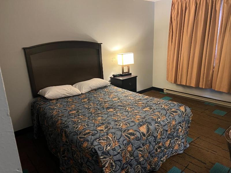 Queen Room image 1