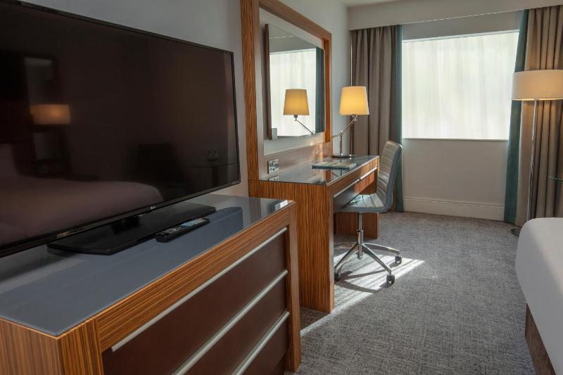 Classic Twin Room image 4