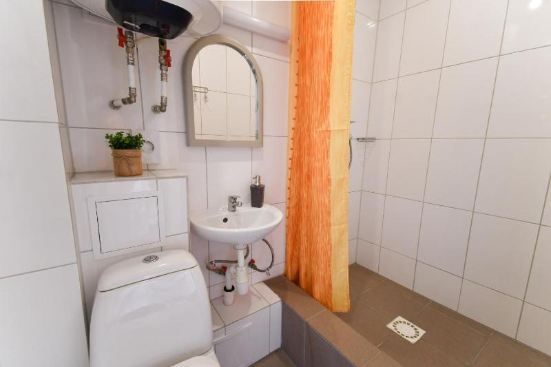 Single Room with Shower image 4