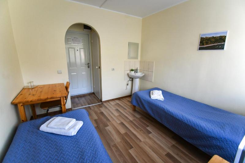 Twin Room image 3