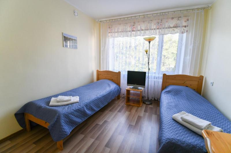 Twin Room image 4